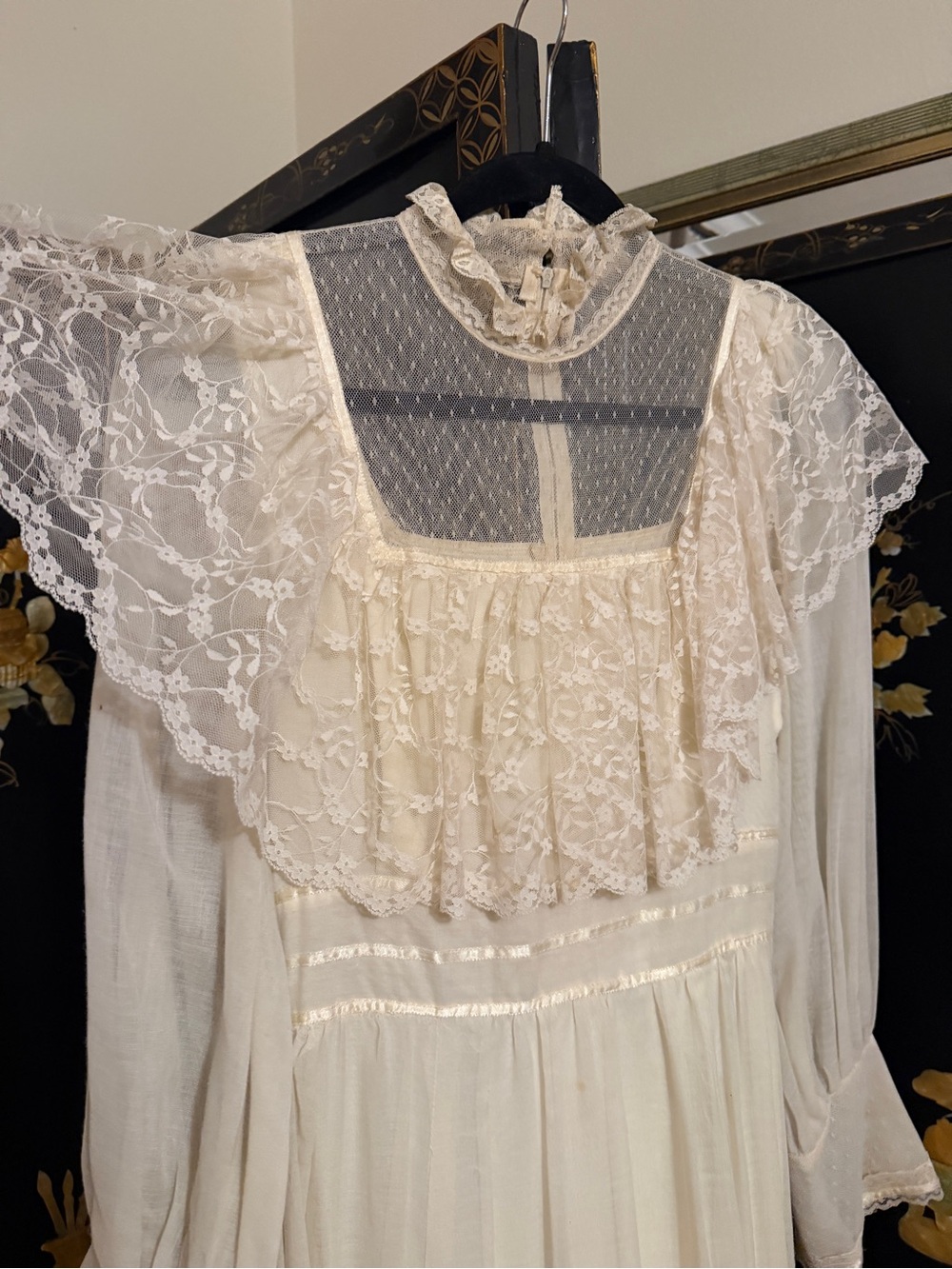 Vintage Cottagecore Lace Yoke Ivory prairie Dress with Ruffled Shoulders - Picture 4 of 11